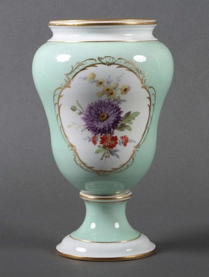 Meissen vase, late 19th century. Glazed porcelain.