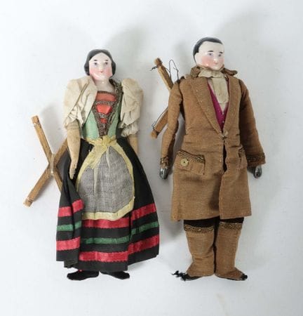 Couple de poupées de salon sous forme de marionnet