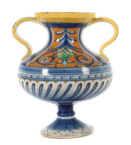 Deruta double-handled vase, ca. 1520–30. Beige bod