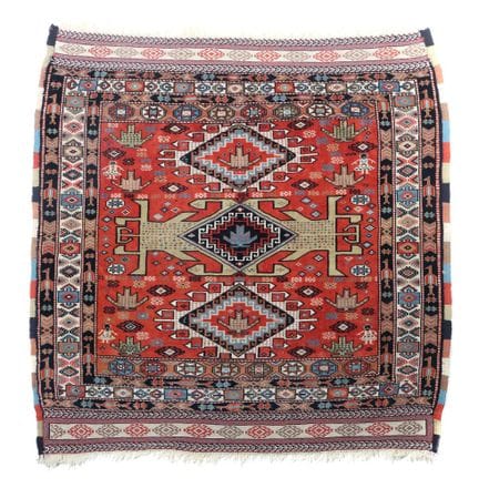 Quadratischer Teppich mit drei Medaillons Ende 20.