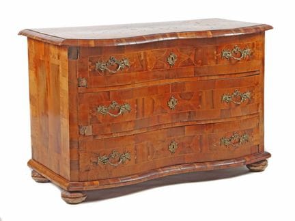 Barockkommode 18. Jh., Nussbaum/Nussbaummaser furn