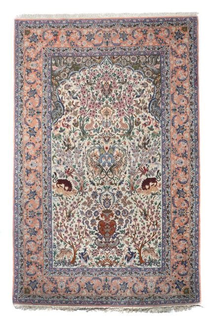 Isfahan Teppich mit Vase und Tiermotiven Zentralpe