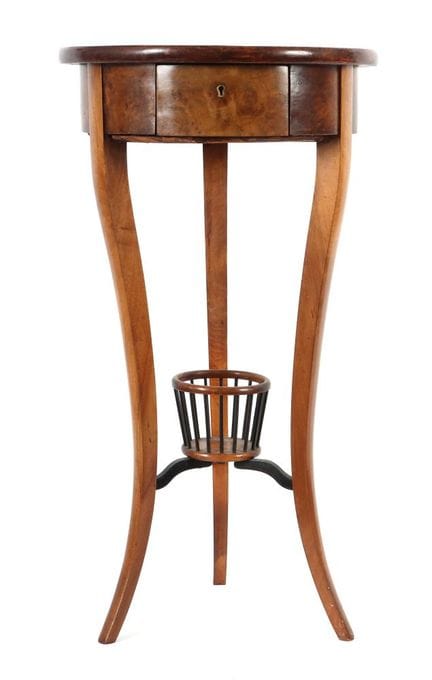 Biedermeier-Nähtischchen 2. Viertel 19. Jh., Nussb