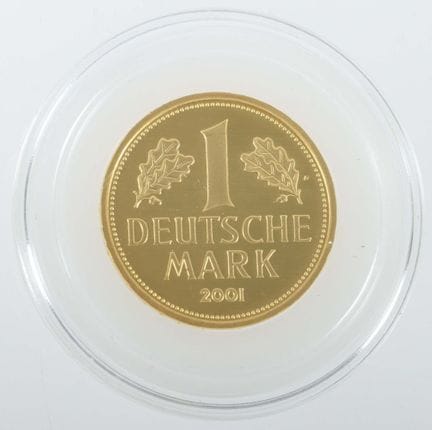 2001年1德国马克，999纯金，约12克，正面印有面值和年份，背面印有“DEUTSCHE BUND