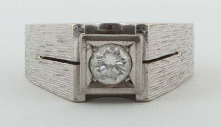 Bague sertie d'un brillant, XXe/XXIe siècle, bague