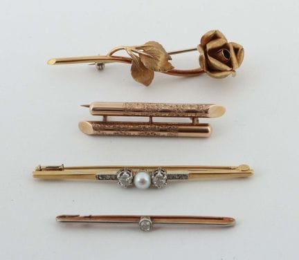 4 broches du XXe siècle, 3 broches en forme de tig