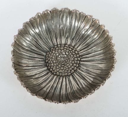 Flower-shaped bowl by Fabrici Argenteria Clementi 