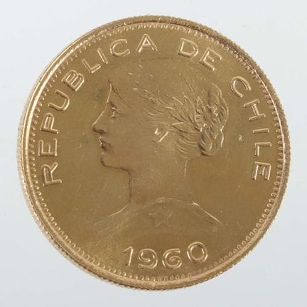 智利100比索金币，1960年铸造，900金，约20.34克，背面为戴花环的自由女神侧面半身像及年份