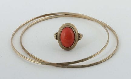 2 bracelets et une bague du XXe siècle, 2 bracelet