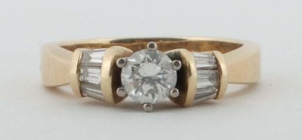 Bague avec un brillant, XXe siècle, bague en or ja