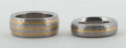 2枚Clepe Design结婚戒指，20/21世纪，钢与750白金材质的结婚戒指套装，刻有“Dor