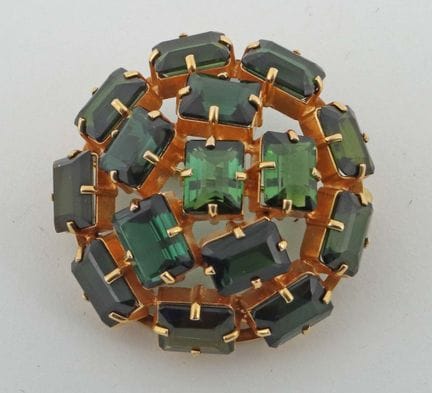镶有碧玺的胸针，20世纪，750黄金胸针，特别镶有碧玺，约14.9克，带有印记，直径：3.4厘米，有