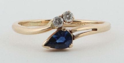 Bague saphir/diamants, XXe siècle, bague en or jau
