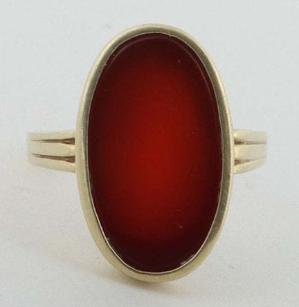 Bague avec cornaline, XXe siècle, bague en or jaun