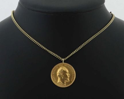 Collier avec médaille du XXe siècle, collier avec 