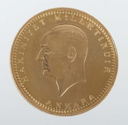 土耳其500皮亚斯特金币，铸造于1923年，纯度917，重约36.08克，背面为凯末尔·阿塔图尔克的