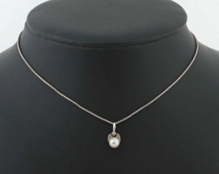 Collier avec pendentif, XXe siècle, chaîne en or b