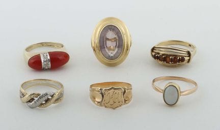 6 bagues du XXe siècle, lot de 6 bagues, or jaune/