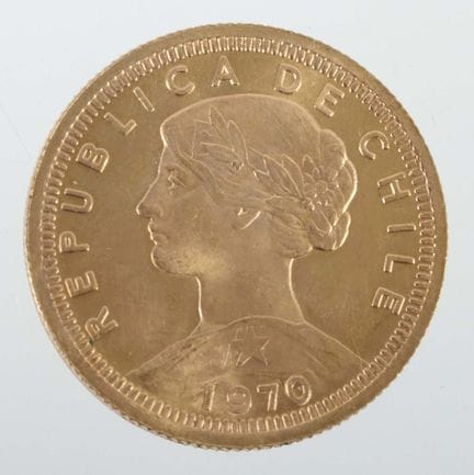 智利100比索金币，1970年铸造，900金，约20.34克，背面为戴花环的自由女神侧面半身像及年份