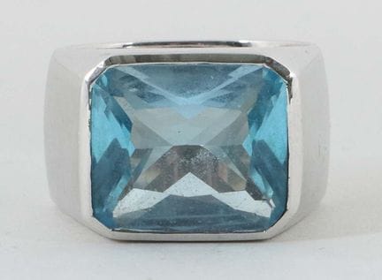 Bague avec topaze, XXe/XXIe siècle, bague en or bl