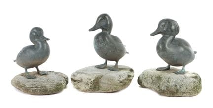 20th-century sculptor. Set of 3 duck garden sculpt