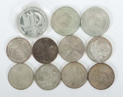 11枚硬币套装，具体包括：8枚10德国马克，1972/87年；1枚德意志双马克，以及2枚10克朗，丹