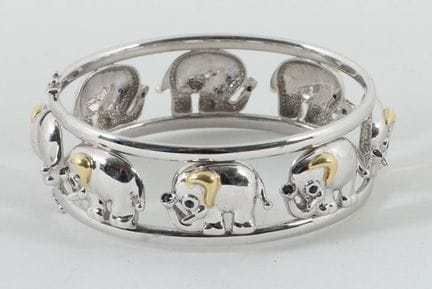 Bracelet rigide orné d'éléphants, XXe/XXIe siècle,