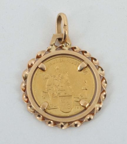 20世纪奖章吊坠，镶嵌有“金色美因茨”奖章的吊坠，750和986黄金，约7.1克，带有印记，直径2.