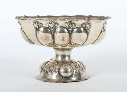 Table centerpiece by J. D. Schleissner &amp; Sons,