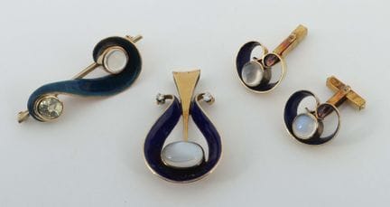 Ensemble de bijoux émaillés du XXe siècle, 4 pièce