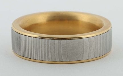 J. Brodmerkel 戒指，20/21世纪，900黄金与（据推测）钢制戒指，刻有“Jule B