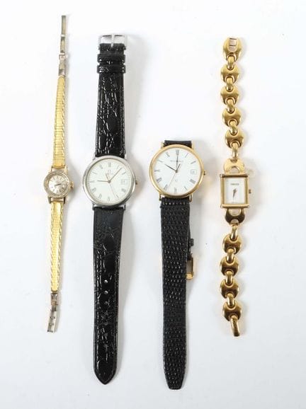 4 只女式腕表 20 世纪，混合批量，包含 4 只女式腕表，品牌各异：Gucci, Omega, 1