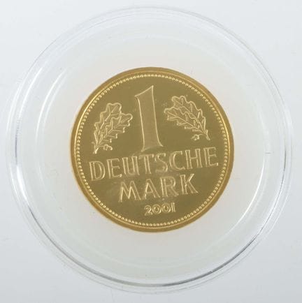 2001年1德国马克，999纯金，约12克，正面印有面值和年份，背面印有“DEUTSCHE BUND