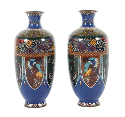 Paire de vases en cloisonné raffiné, Japon, 1re mo