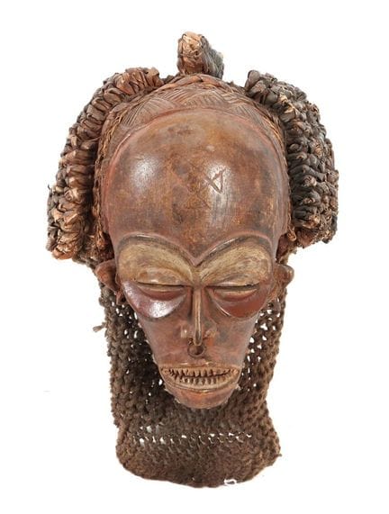 Masque Mwana Pwo des Chokwe d'Angola, entre autres