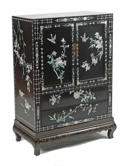 Demi-armoire à décor en nacre, Corée/Chine, XXe si