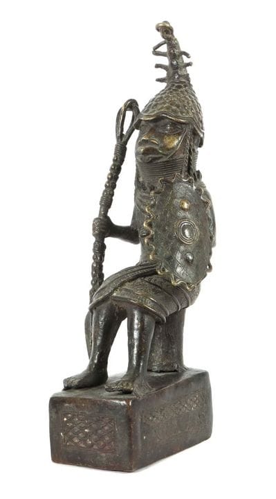 Figurine de guerrier de style Bénin, Nigeria, font