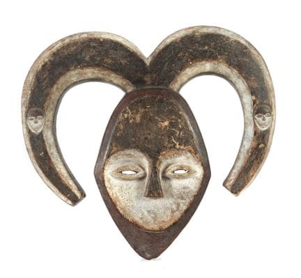 Masque à cornes du peuple Kwele du Gabon, entre au