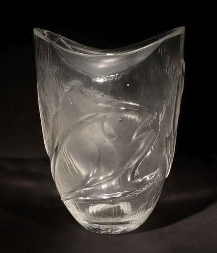 Grand vase orné de poissons, probablement de Hanns