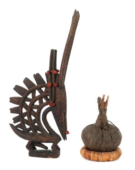 Accessoire de danse « Tschiwara » et gourde d’Afri