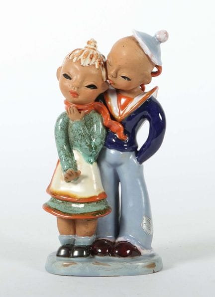 « Marin debout avec sa fiancée » Kurt Goebel (esqu