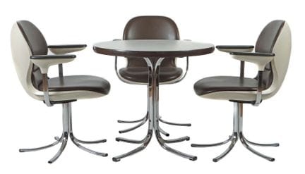 Table et trois chaises pivotantes, Suisse, années 