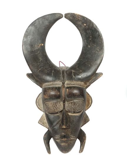Masque Kpeliye des Senoufo de Côte d'Ivoire, entre