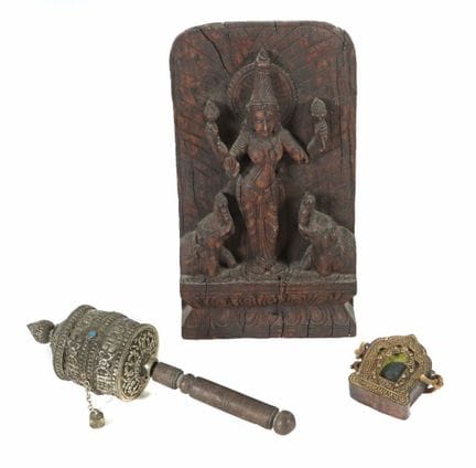 Ensemble d'objets asiatiques du Népal, du Tibet et