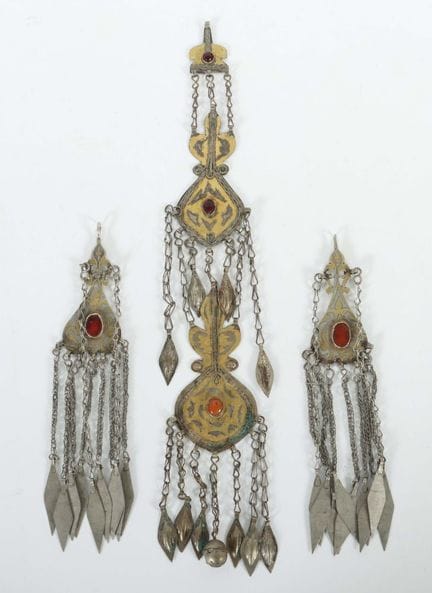 1 temple pendant and a pair of earrings from Afgha