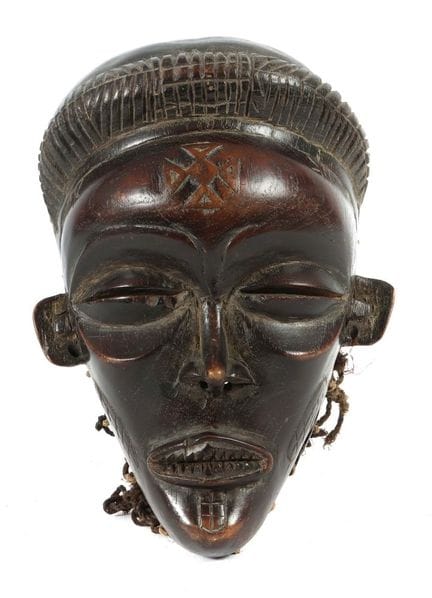 Masque Mwana Pwo des Chokwe d'Angola, entre autres
