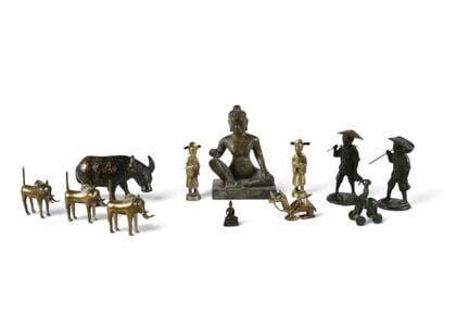 CHINA, 19. und 20. Jahrhundert. Set aus acht Bronz