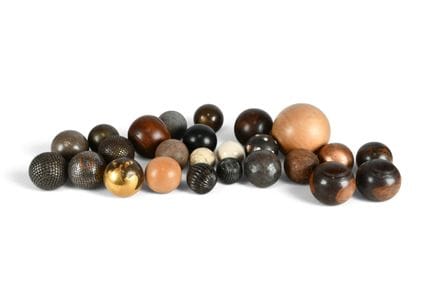 BOULES de JEU anciennes (collection de) comprenant