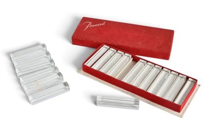 BACCARAT. Suite de douze porte couteaux en cristal