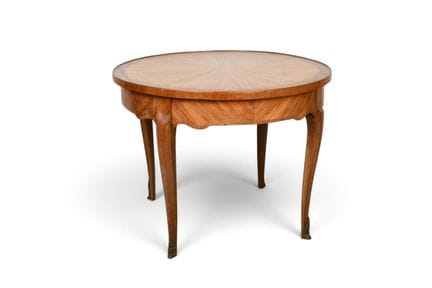 TABLE basse circulaire marquetée à pieds cambrés e